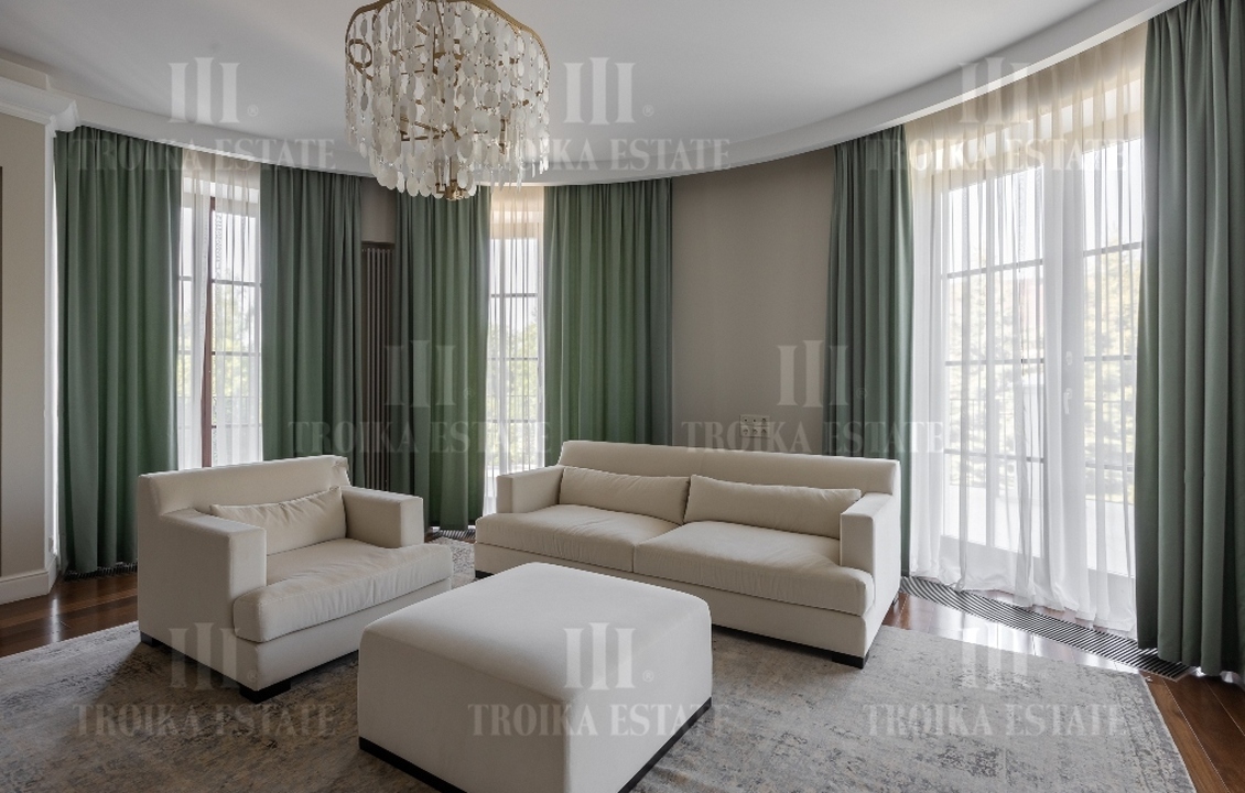 КупитьКоттедж
с отделкойБенилюкс метро 