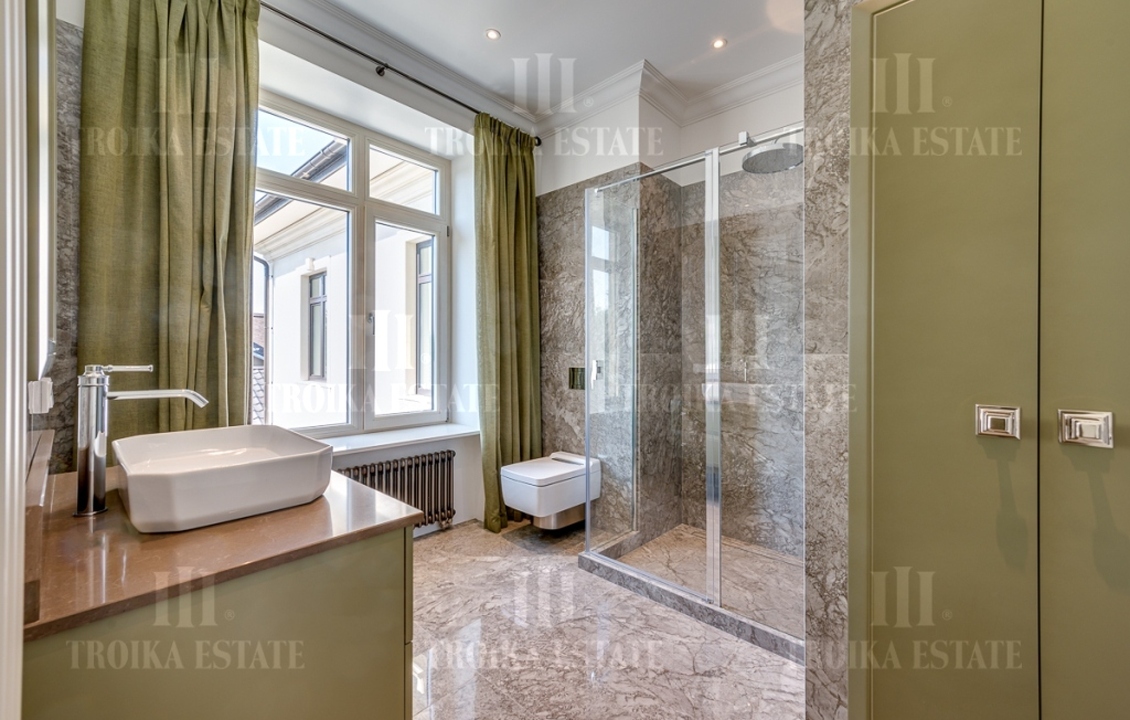 КупитьКоттедж
с отделкойБенилюкс метро 