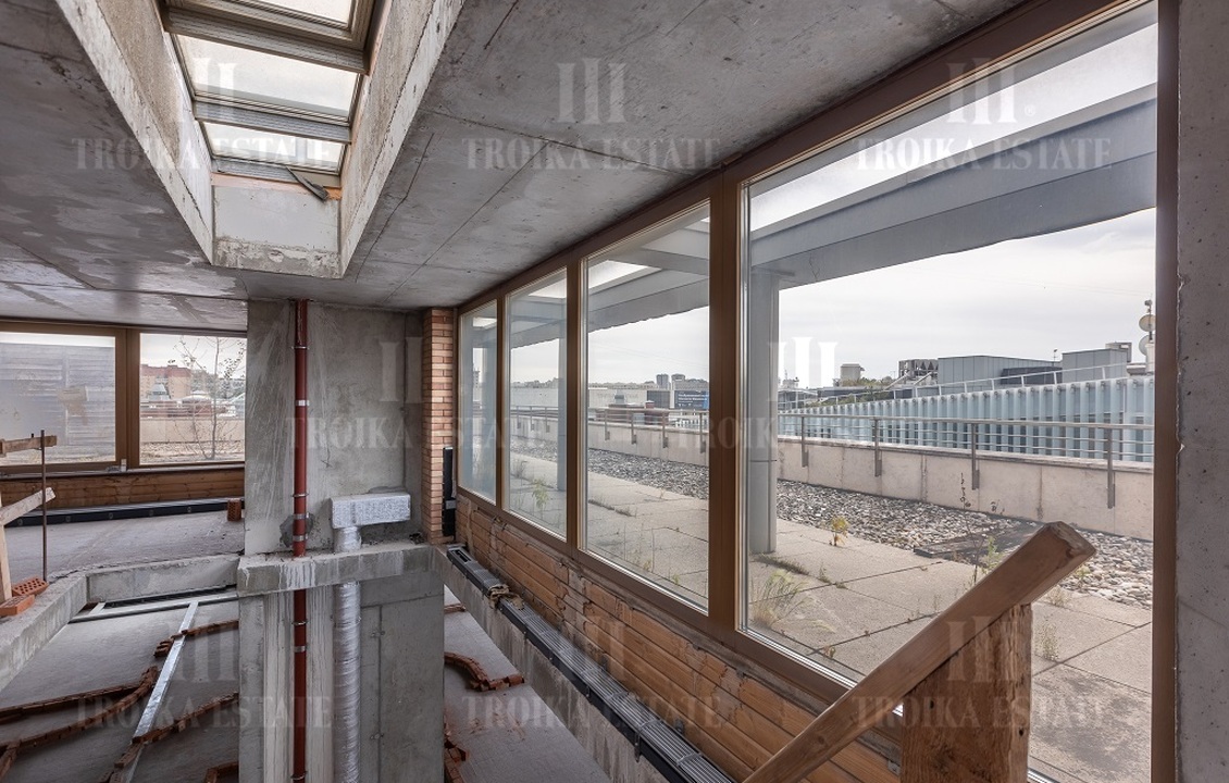 Купить  Пентхаус без отделки Бутиковский пер-к 5 метро Парк культуры