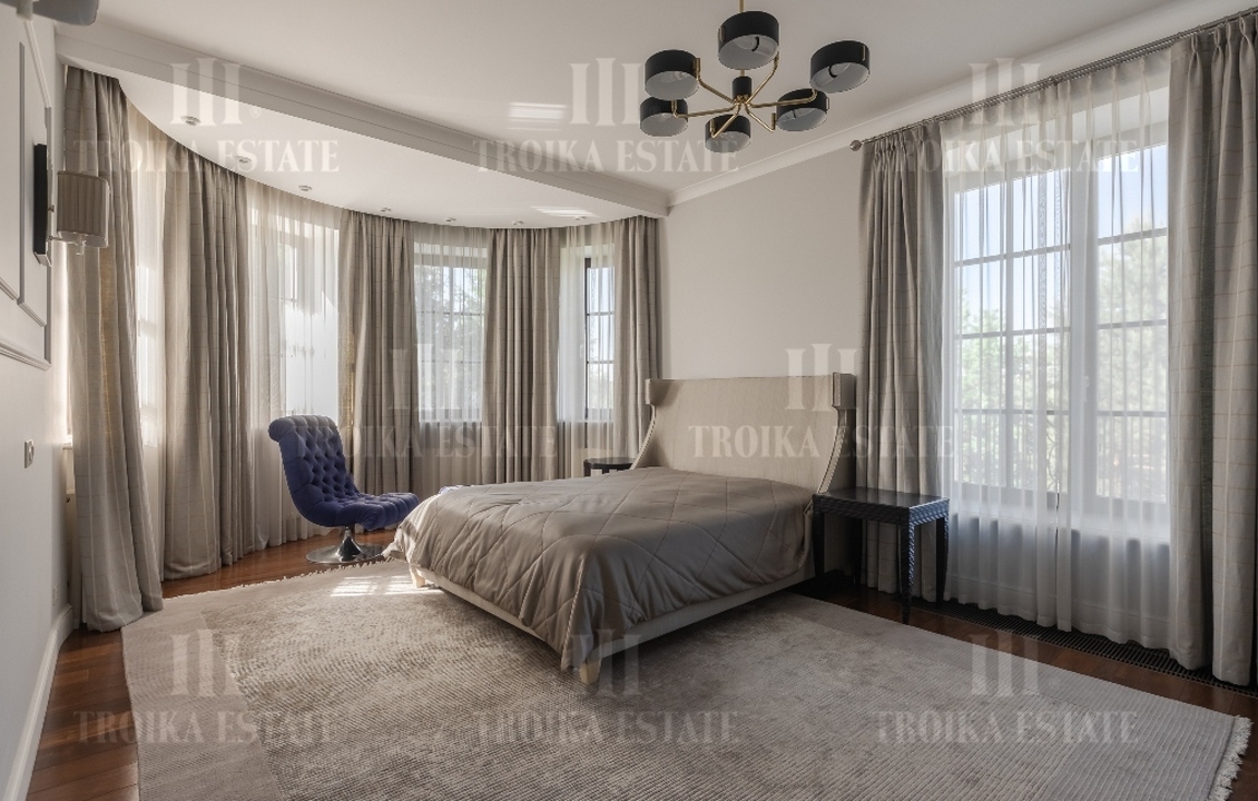 КупитьКоттедж
с отделкойБенилюкс метро 