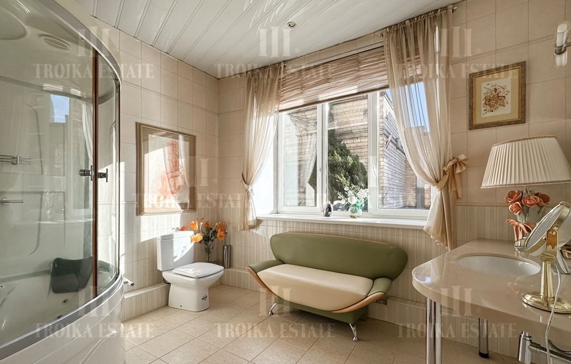 Купить  Квартиру с отделкой Филипповский пер-к 8с1 метро Кропоткинская