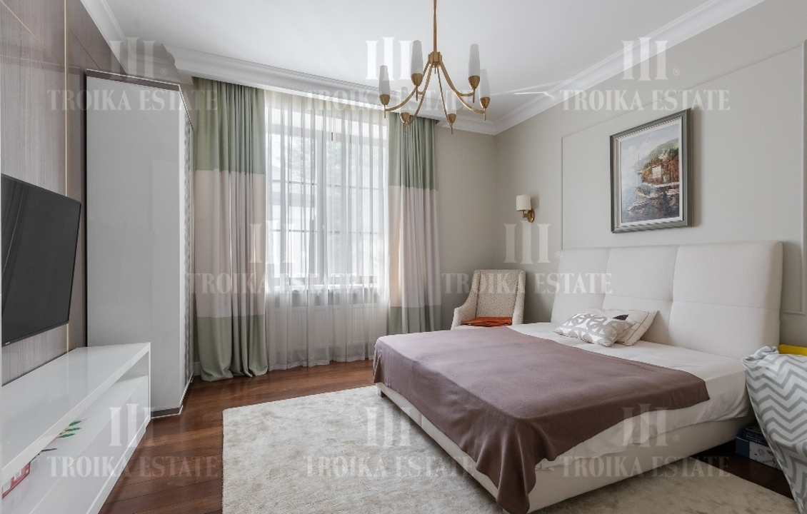 КупитьКоттедж
с отделкойБенилюкс метро 