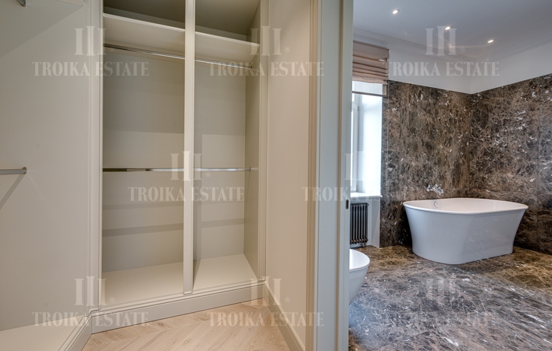 КупитьКоттедж
с отделкойБенилюкс метро 