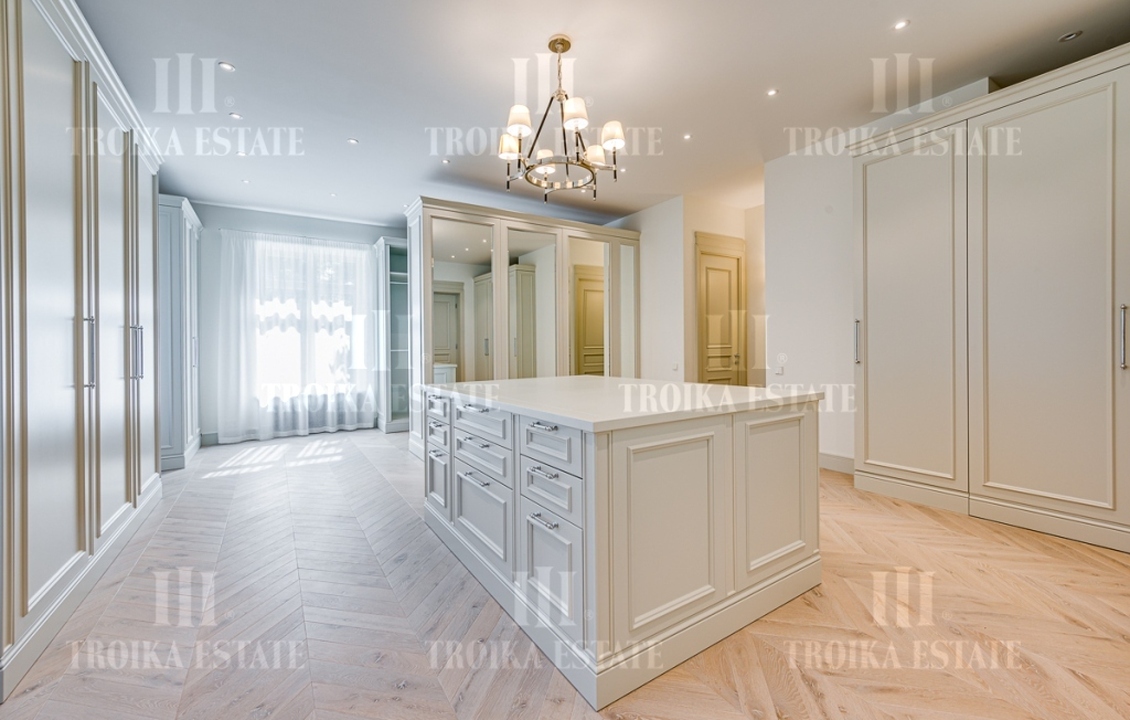 КупитьКоттедж
с отделкойБенилюкс метро 