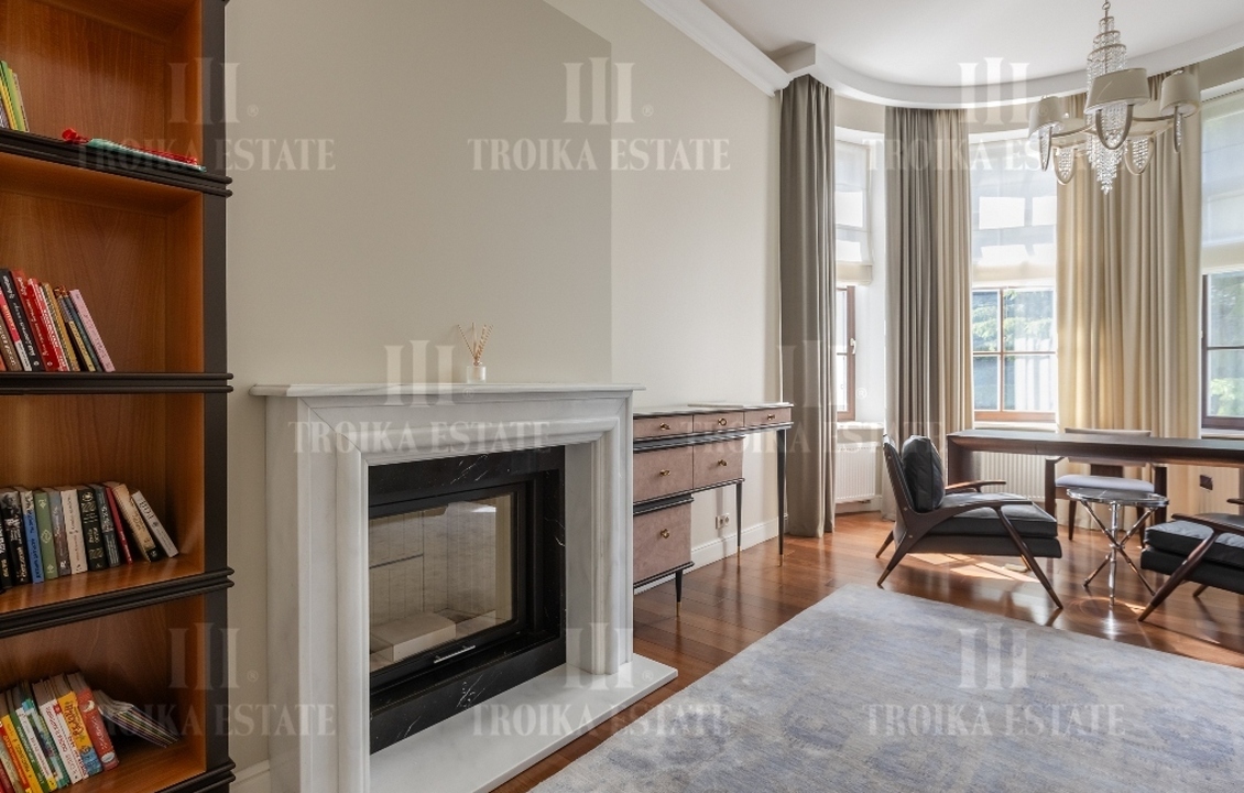 КупитьКоттедж
с отделкойБенилюкс метро 