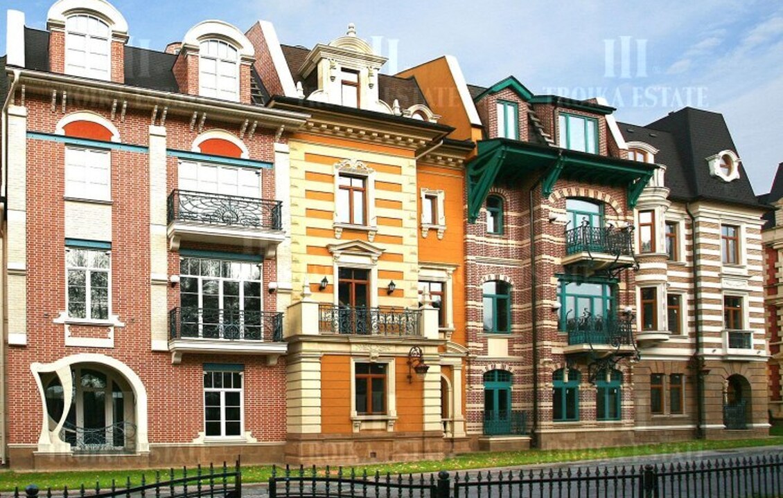 КупитьТаунхаус
с отделкойДовиль 9 км метро 