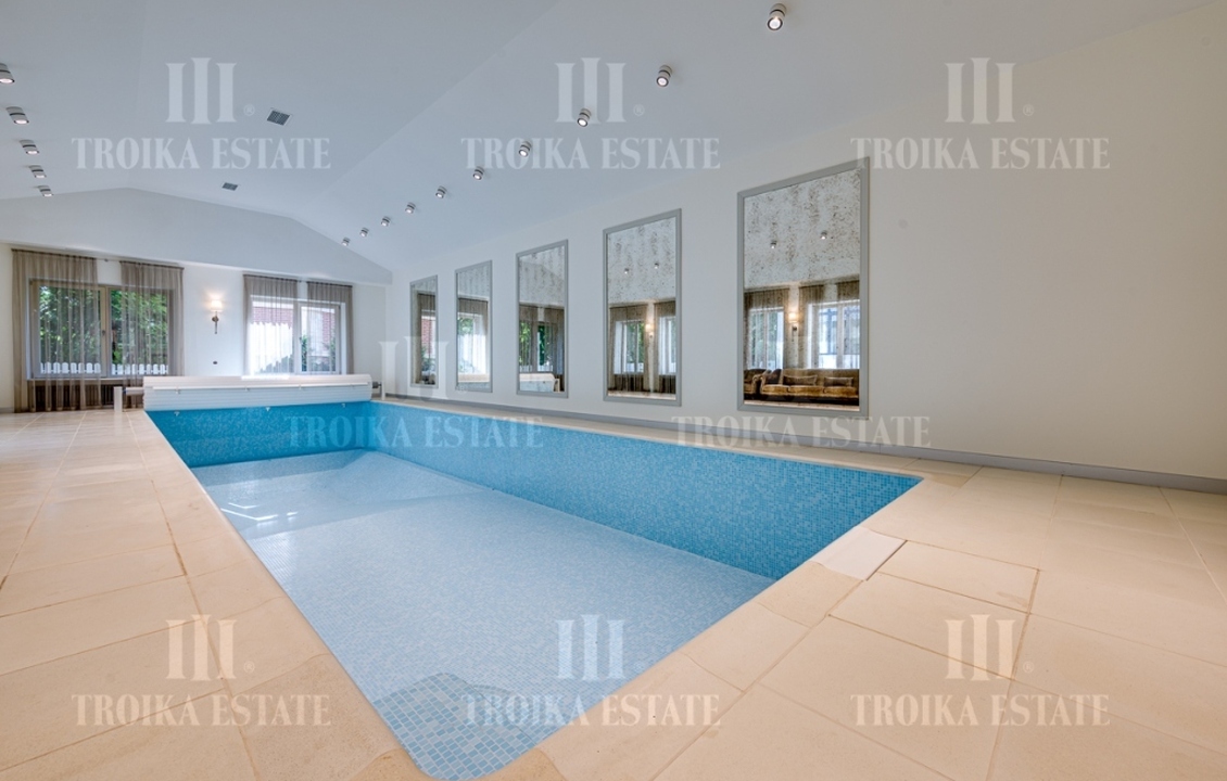 КупитьКоттедж
с отделкойБенилюкс метро 