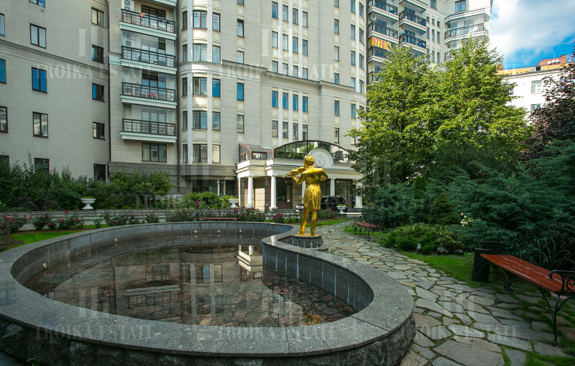 Купить  Пентхаус без отделки 1-й Неопалимовский пер-к 8-10 метро Парк культуры