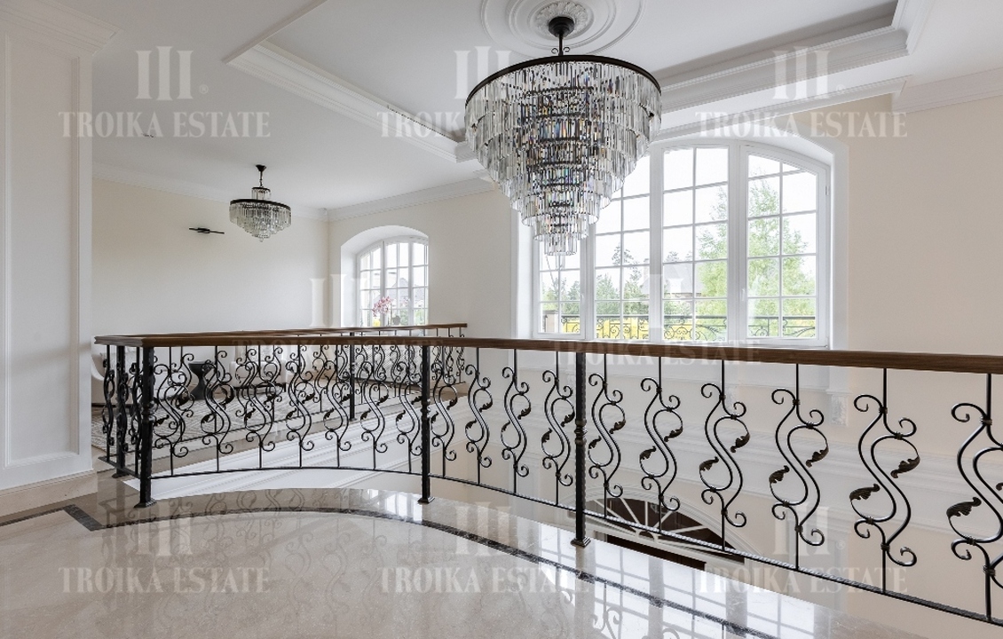 КупитьКоттедж
с отделкойАгаларов Эстейт 24 км метро 