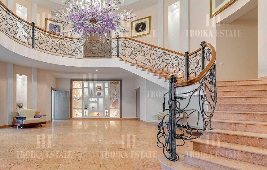 АрендоватьКоттедж
с отделкойГорки-1 метро 