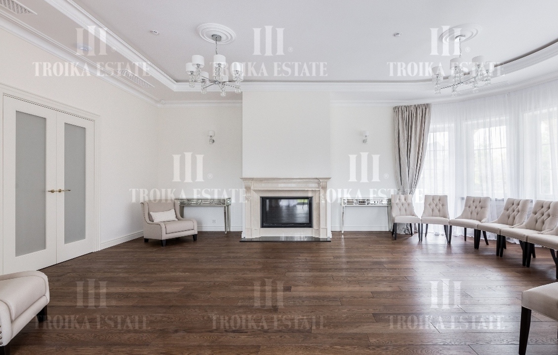 КупитьКоттедж
с отделкойАгаларов Эстейт 24 км метро 