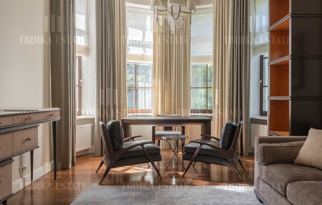 КупитьКоттедж
с отделкойБенилюкс метро 