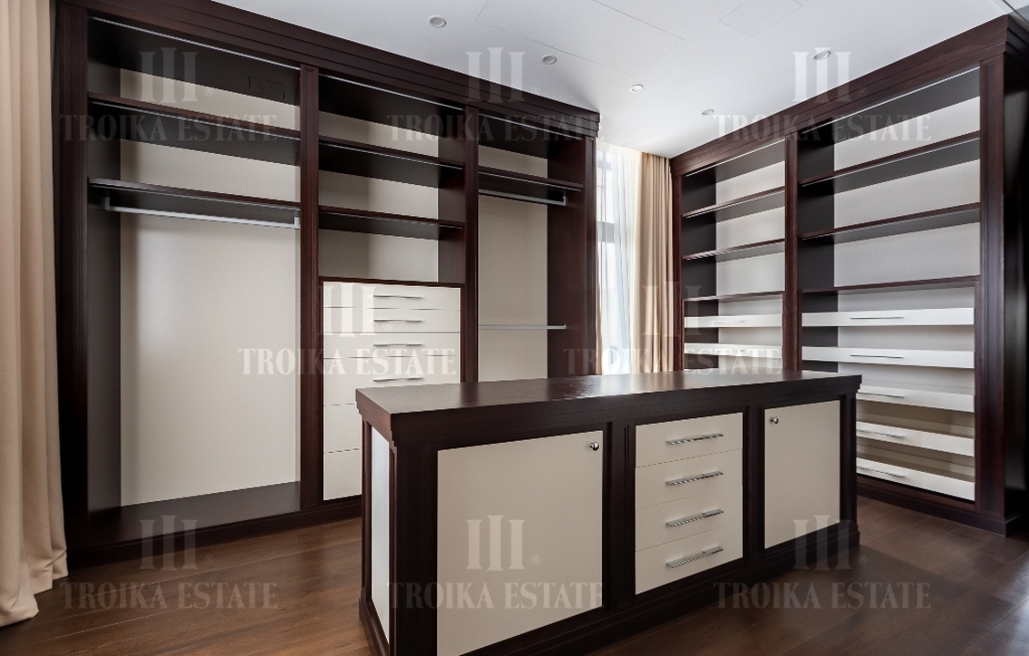 КупитьКоттедж
с отделкойБарвиха XXI 5 км метро 