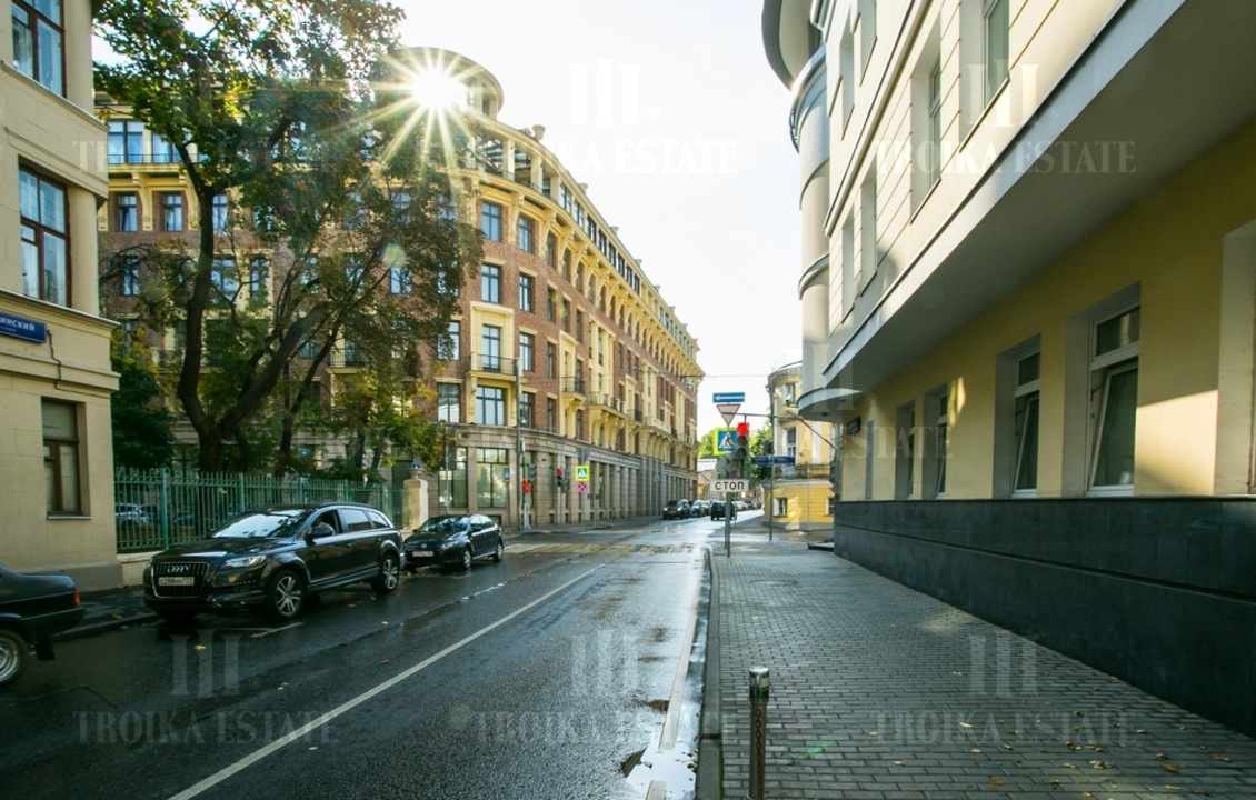 Купить  Квартиру без отделки Б. Левшинский пер-к 11 метро Смоленская