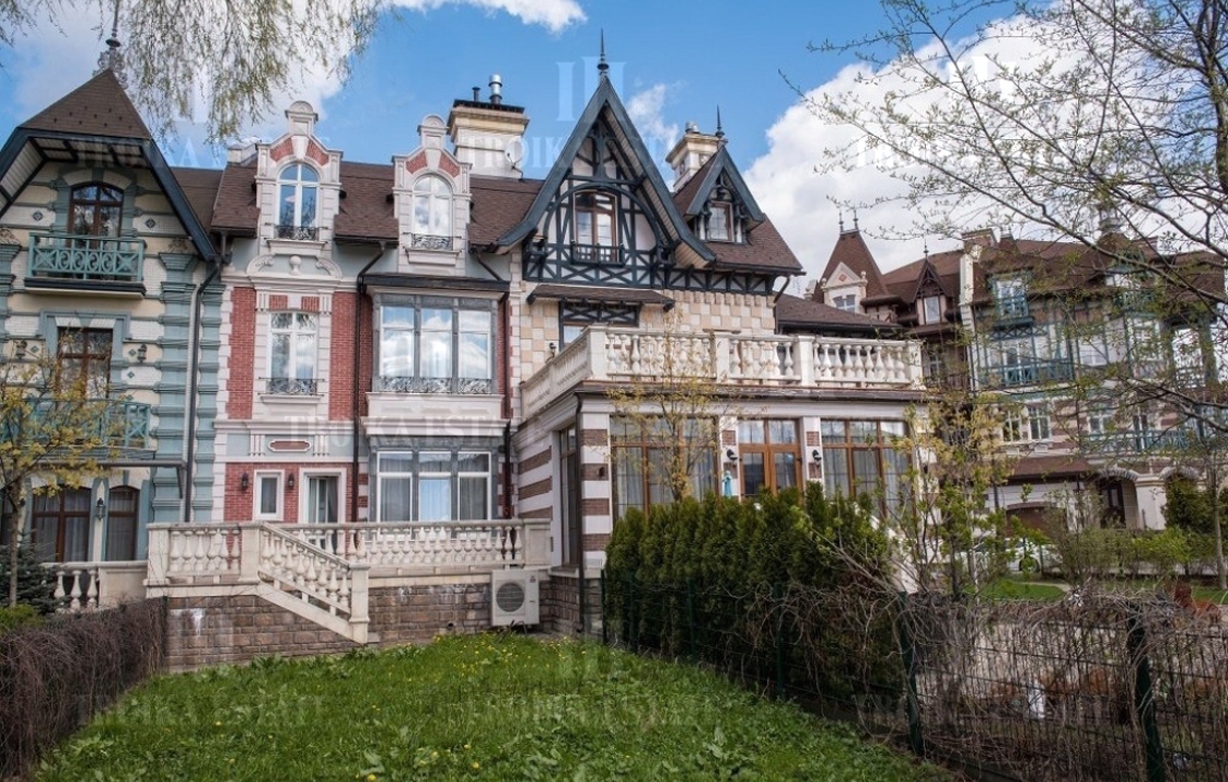 КупитьТаунхаус
с отделкойДовиль 9 км метро 