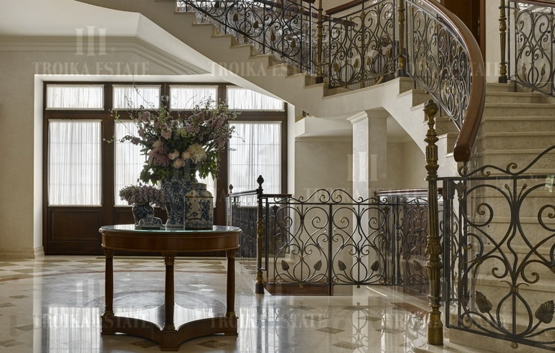 КупитьКоттедж
с отделкойАлександровка 10 км метро 