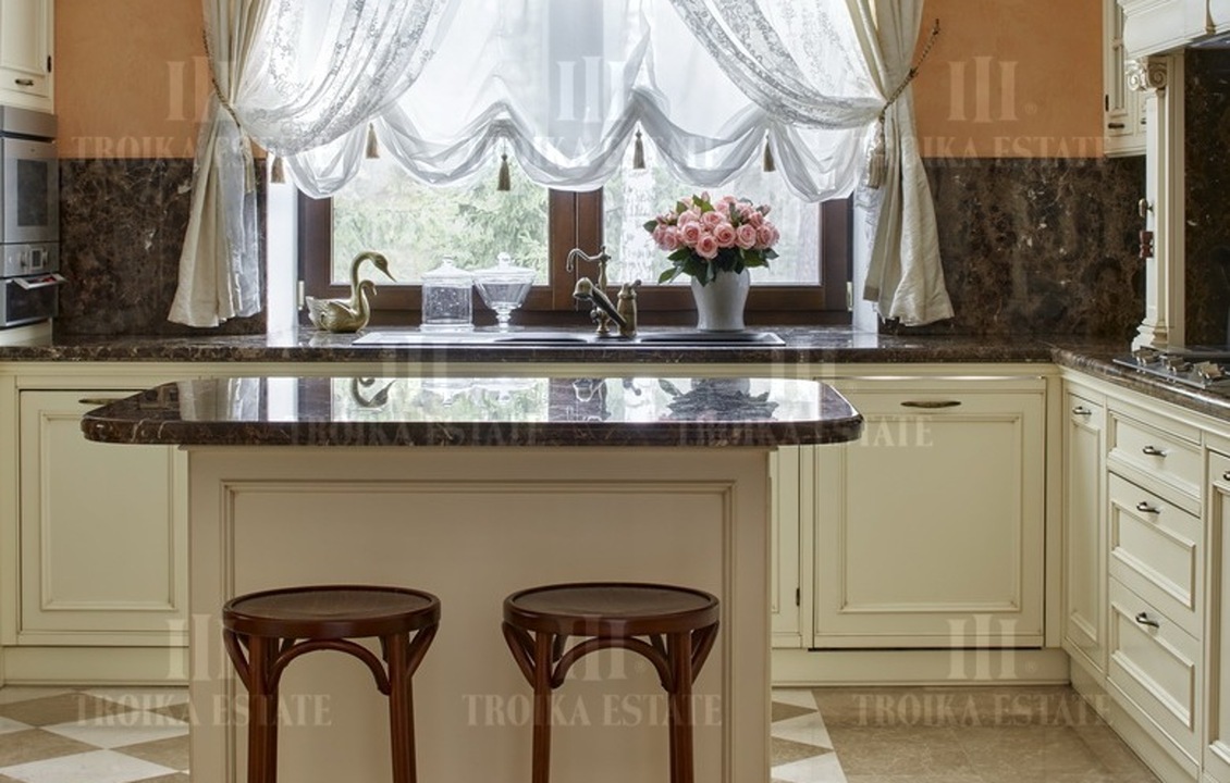 КупитьКоттедж
с отделкойАлександровка 10 км метро 