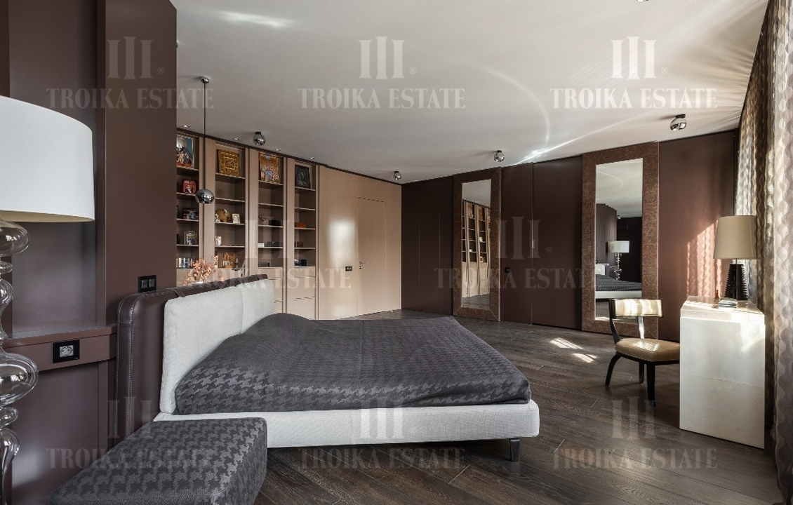 Купить  Пентхаус с отделкой Б. Афанасьевский пер-к 28 метро Арбатская