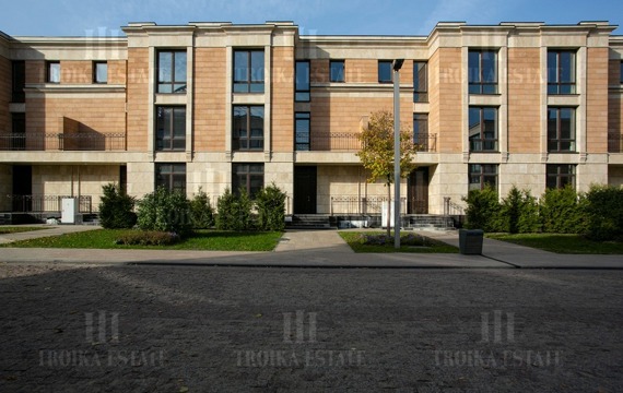 Берег Столицы
                    