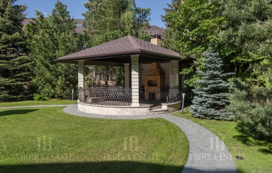 КупитьКоттедж
с отделкойБенилюкс метро 