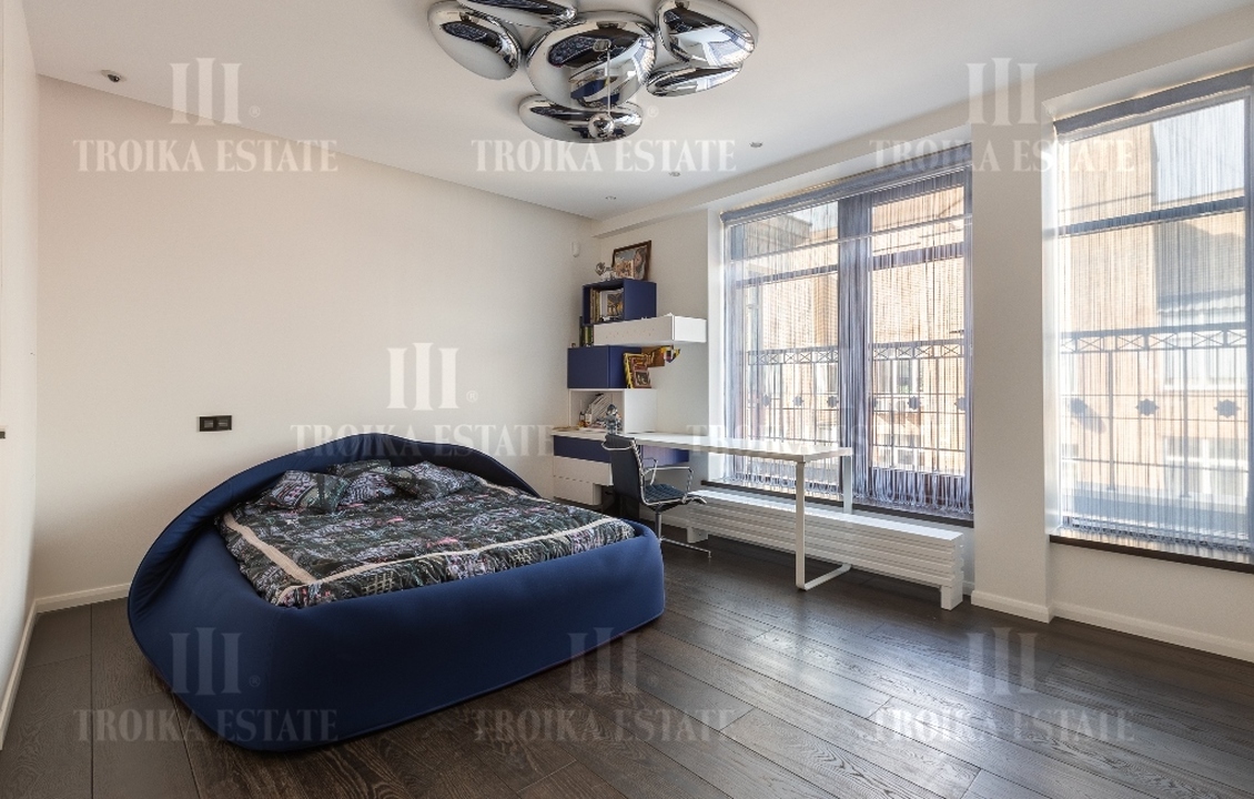 Купить  Пентхаус с отделкой Б. Афанасьевский пер-к 28 метро Арбатская