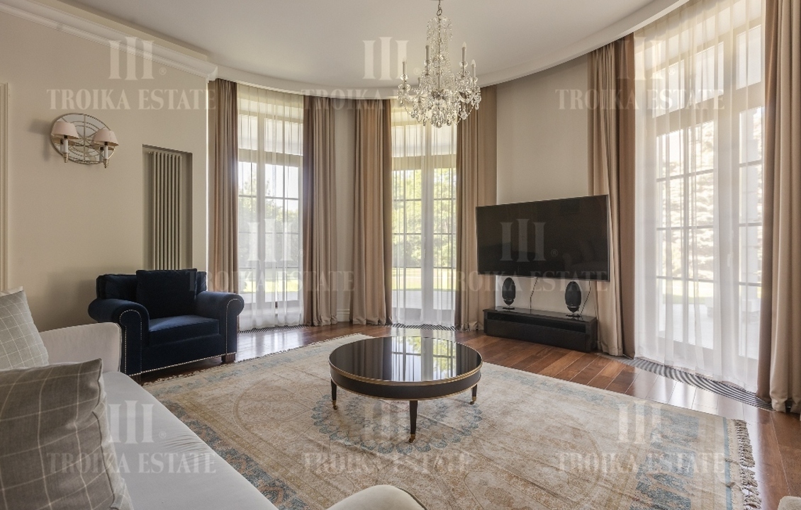 КупитьКоттедж
с отделкойБенилюкс метро 