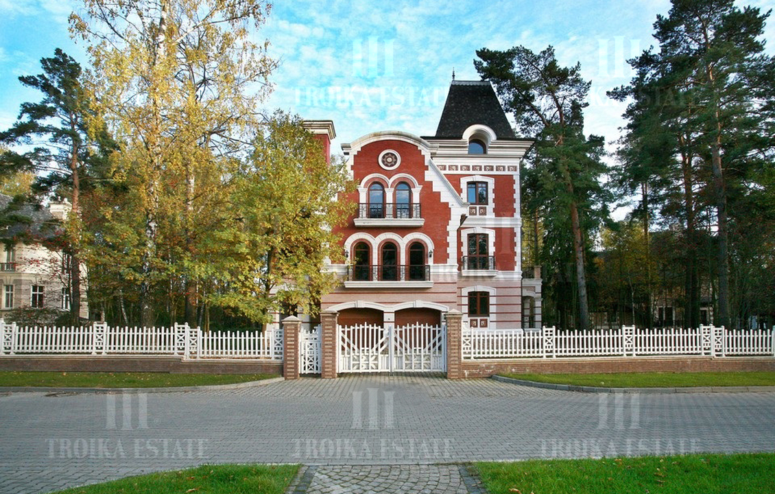 КупитьКоттедж
с отделкойДовиль 9 км метро 