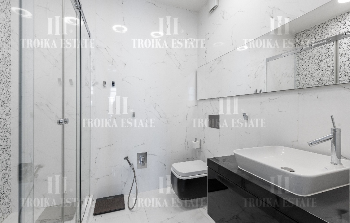 Купить  Пентхаус с отделкой Б. Афанасьевский пер-к 28 метро Арбатская