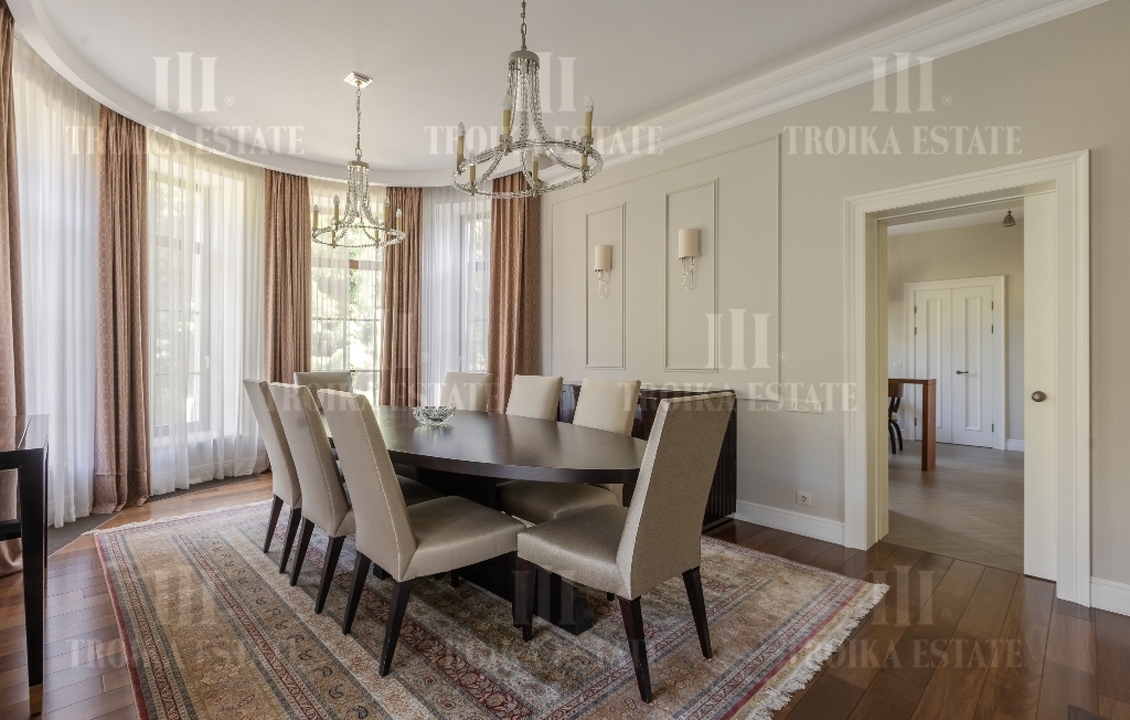 КупитьКоттедж
с отделкойБенилюкс метро 