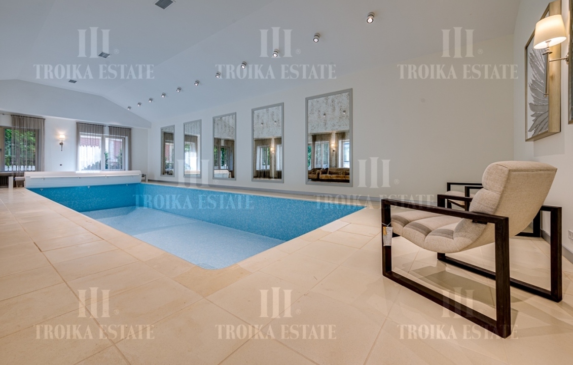 КупитьКоттедж
с отделкойБенилюкс метро 